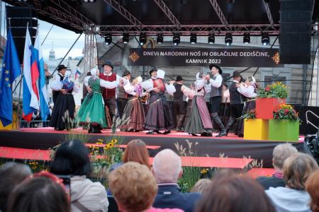 Presenetljiv odziv ob prvem dnevu praznovanja 50. Dnevov narodnih noš in oblačilne dediščine v Kamniku (44)